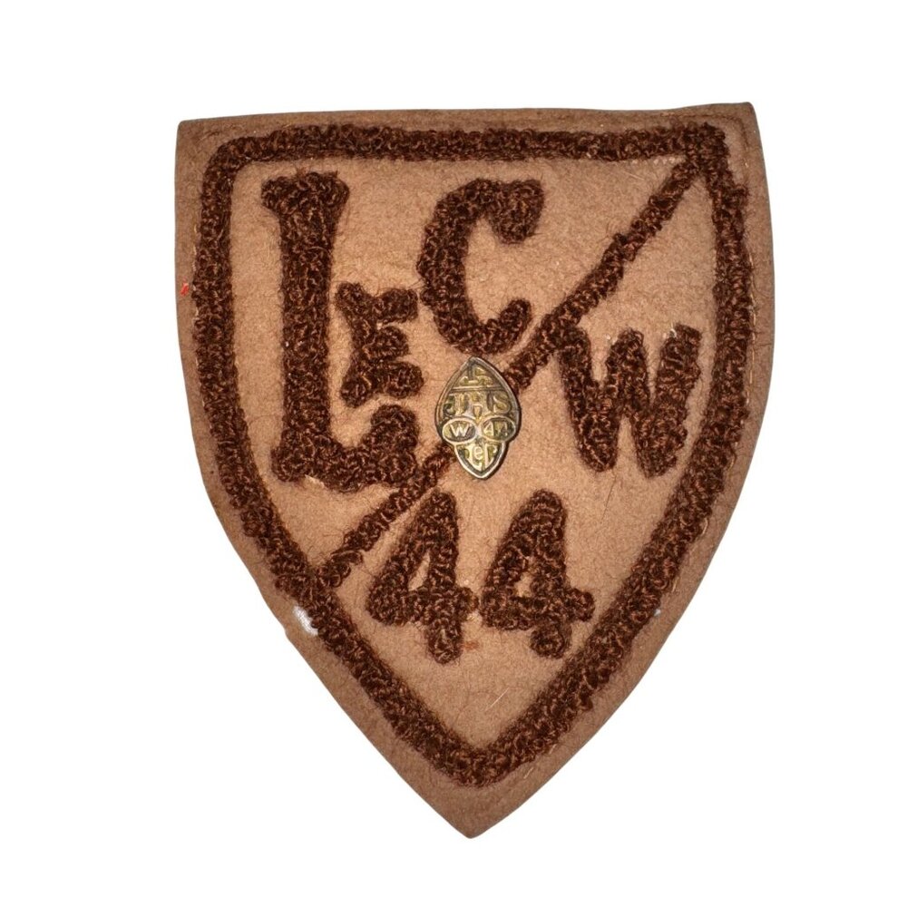 Vintage L.C.W 1944 Brown Embroidered Felt Patch With Pin Badge